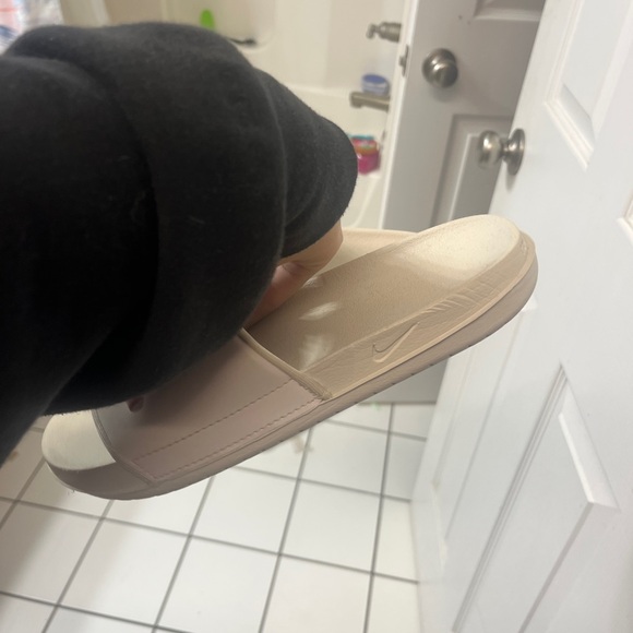 Nike slides - Picture 2 of 2